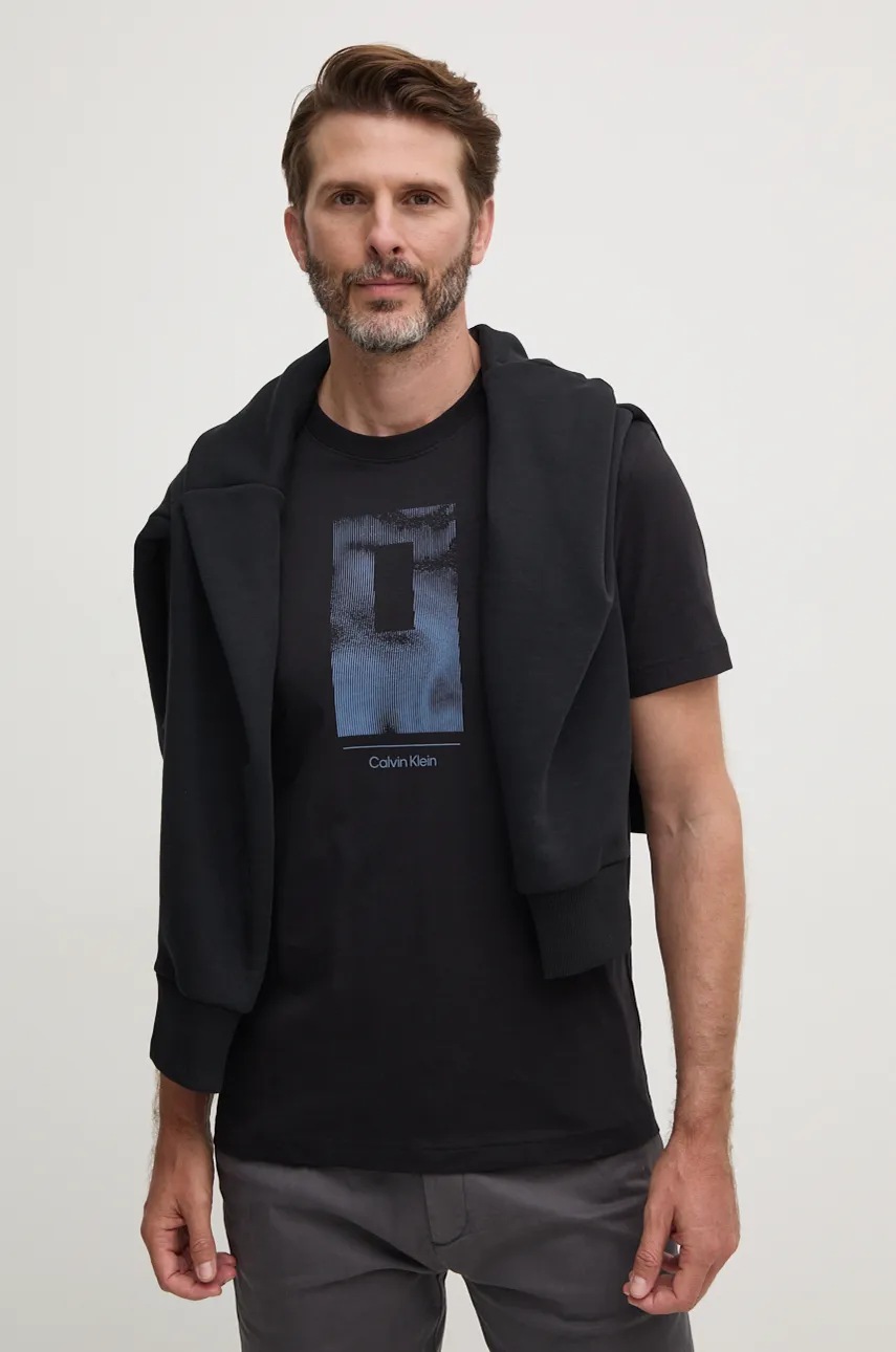 

Памучна тениска Calvin Klein в черно с принт K10K113588, Черен