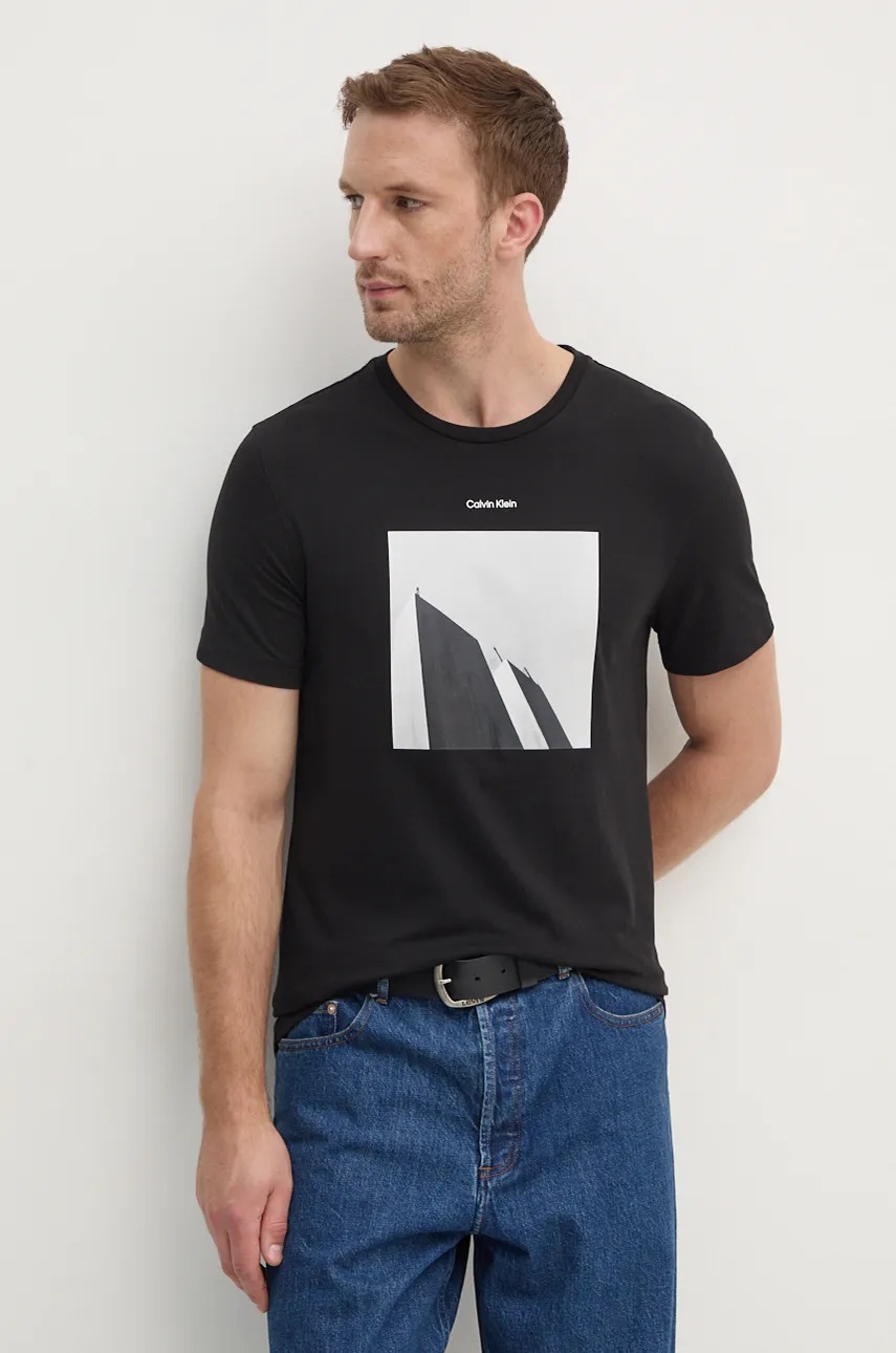 

Памучна тениска Calvin Klein в черно с принт K10K113597, Черен