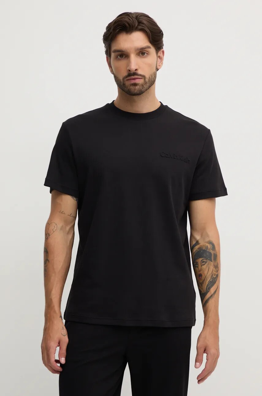 Levně Bavlněné tričko Calvin Klein černá barva, s aplikací, K10K113737