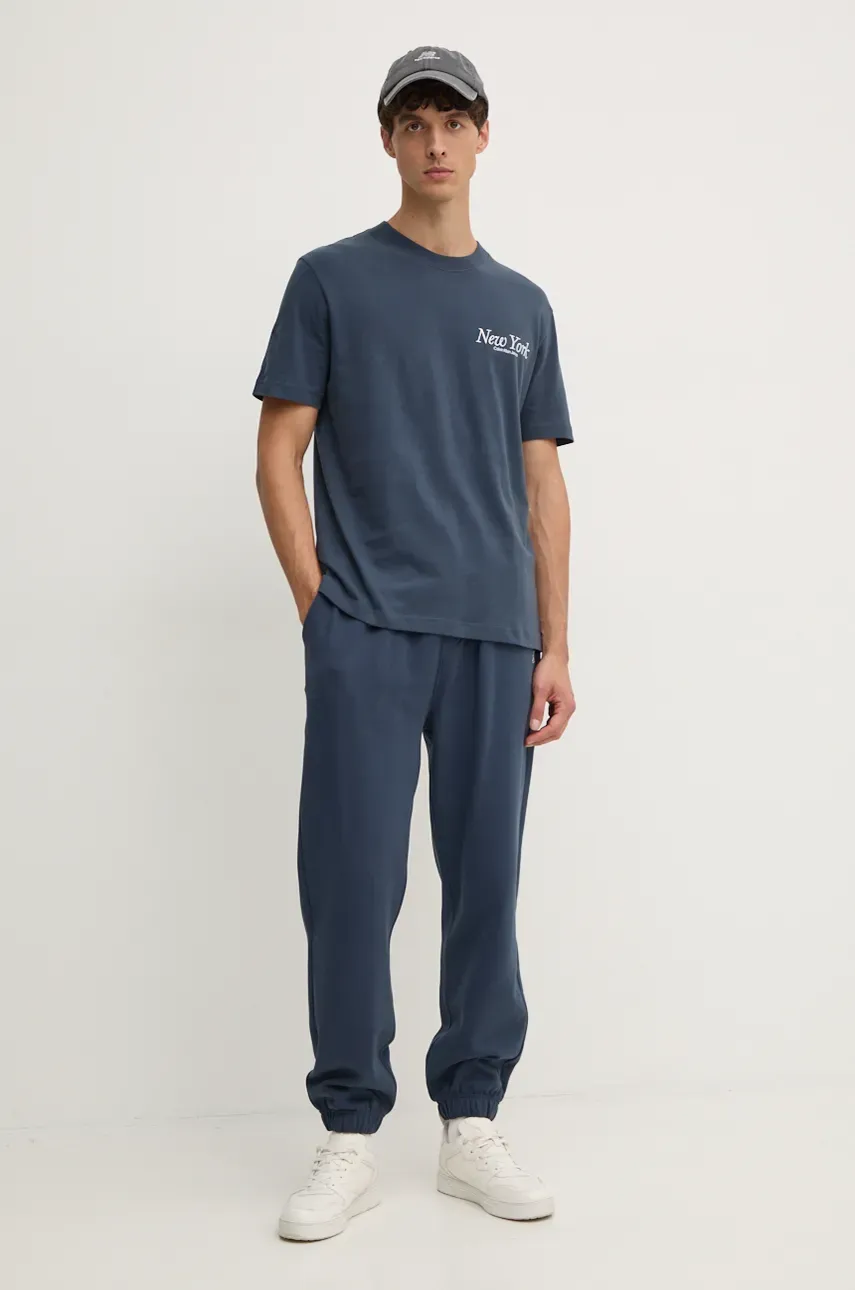 Хлопковая футболка Calvin Klein Jeans мужская цвет бирюзовый с принтом J30J326862 Хлопковая футболка Calvin Klein Jeans мужская цвет бирюзовый с принтом J30J326862