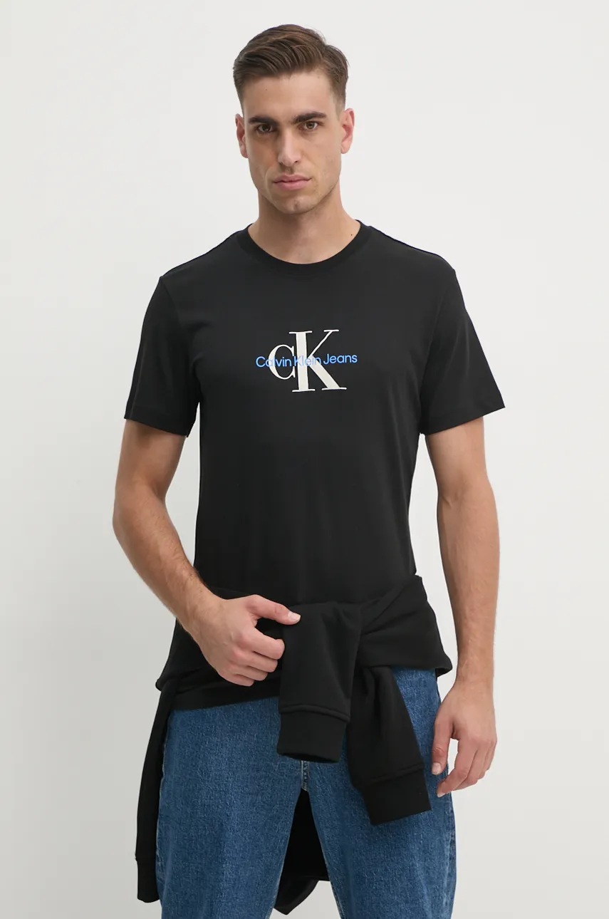 

Памучна тениска Calvin Klein Jeans в черно с принт J30J326863, Черен