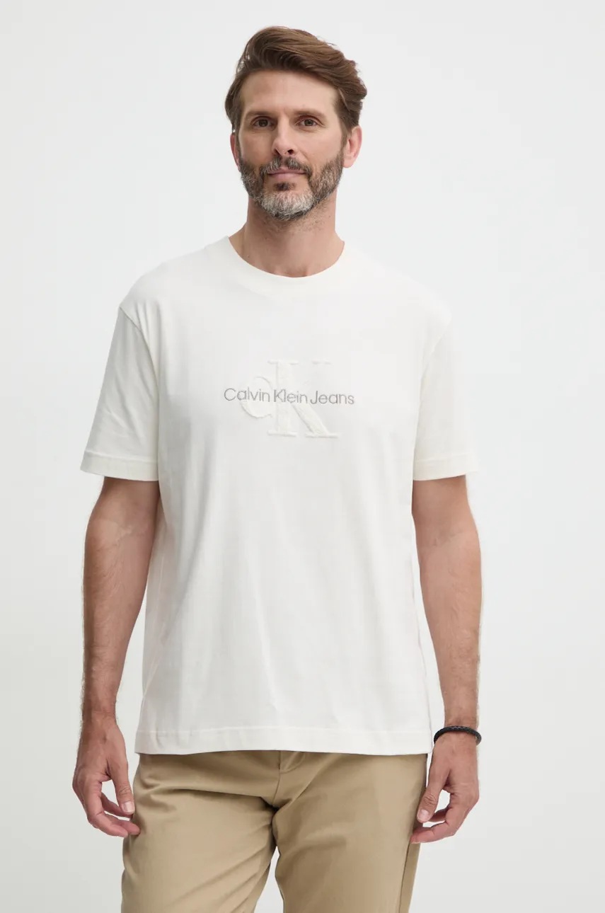 

Памучна тениска Calvin Klein Jeans в бежово с апликация J30J326158, Бежов