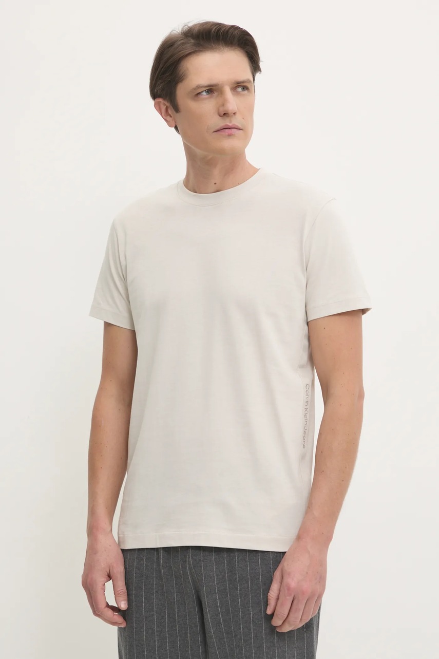 

Памучна тениска Calvin Klein Jeans в бежово с изчистен дизайн J30J326159, Бежов