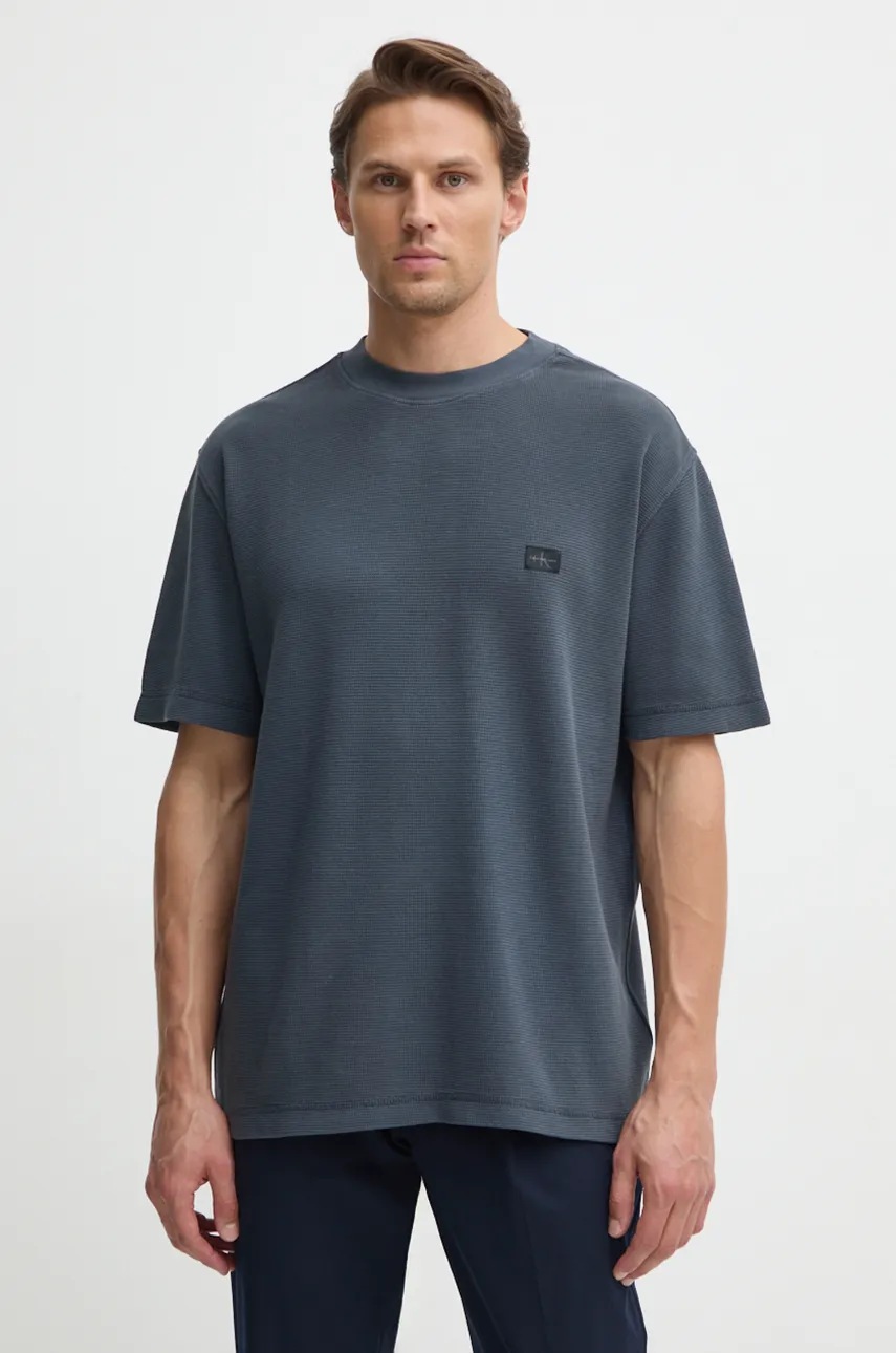 

Памучна тениска Calvin Klein Jeans в сиво с апликация J30J326457, Сив