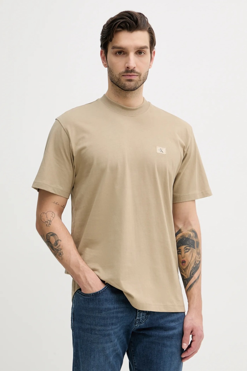 

Памучна тениска Calvin Klein Jeans в бежово с изчистен дизайн J30J326857, Бежов