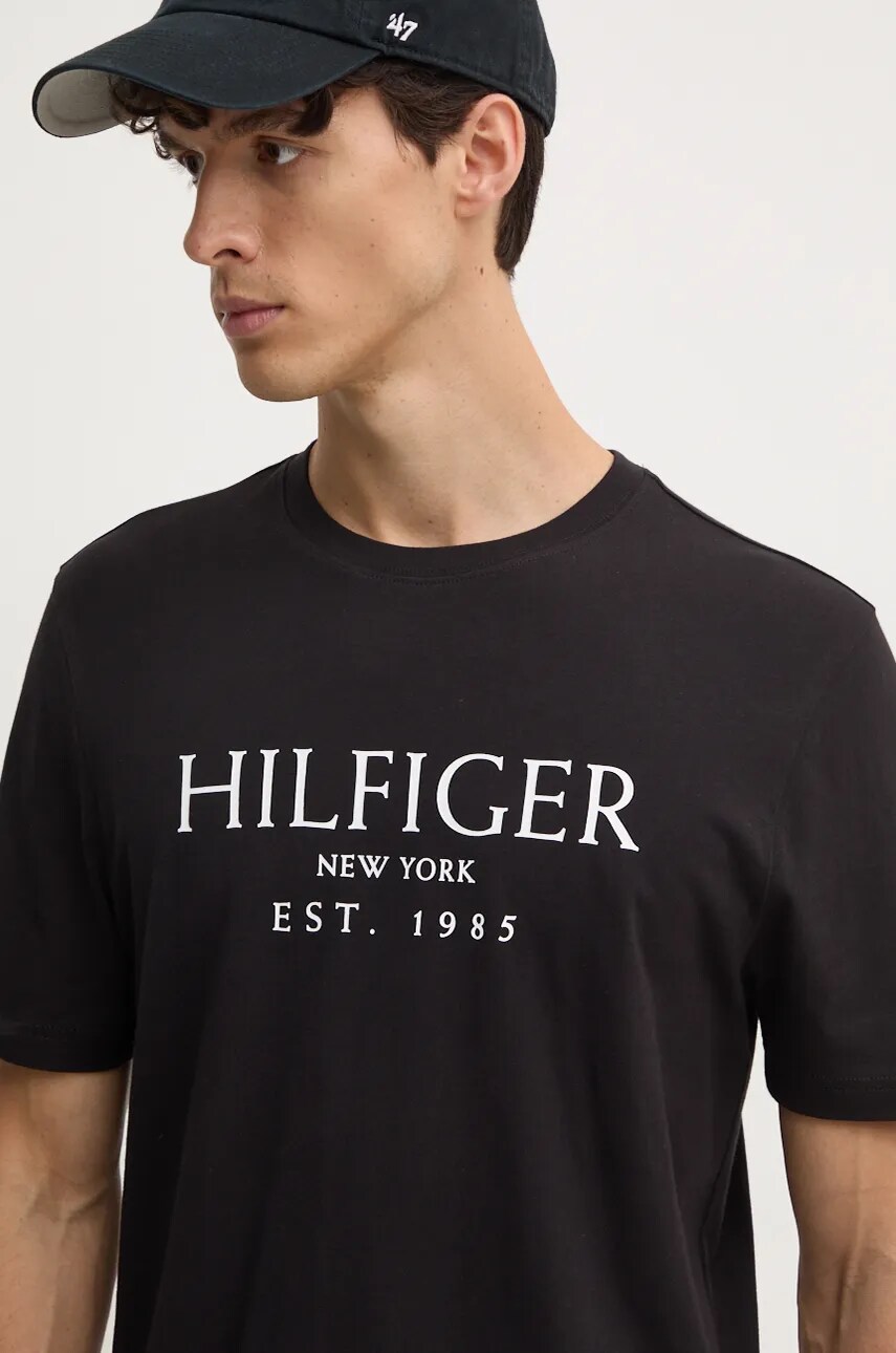 

Памучна тениска Tommy Hilfiger в черно с принт MW0MW36499, Черен