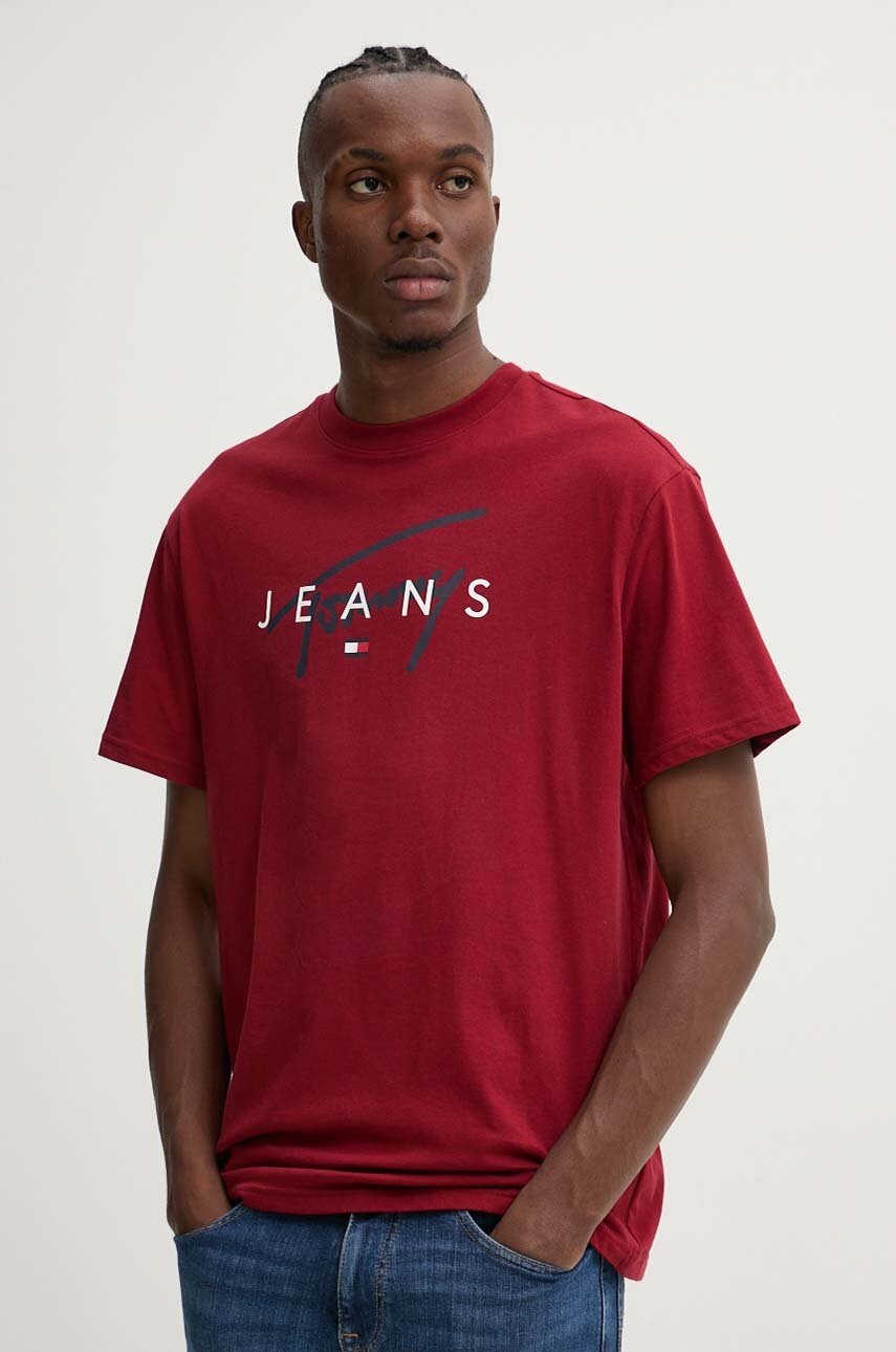 

Памучна тениска Tommy Jeans в бордо с принт DM0DM19683
