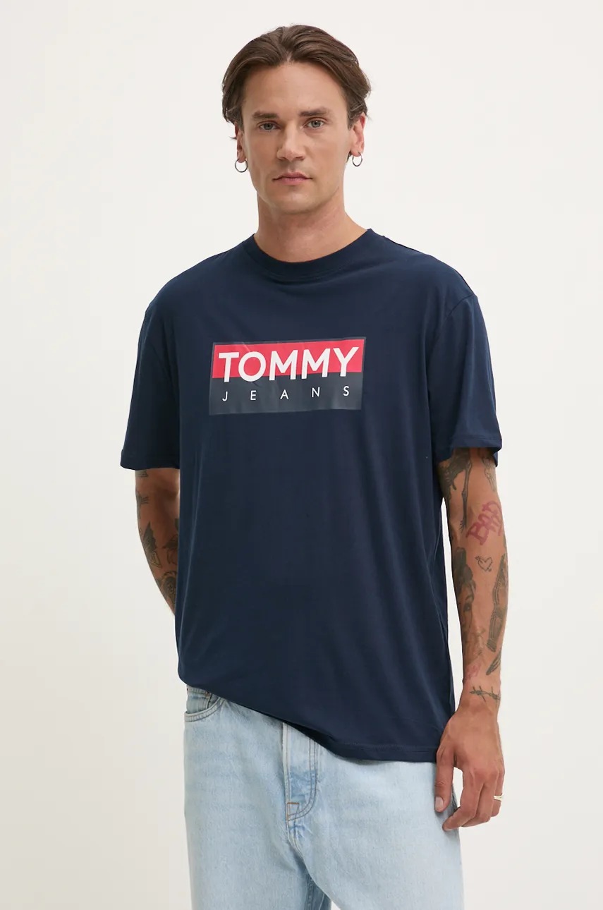 

Памучна тениска Tommy Jeans в тъмносиньо с принт DM0DM19684, Тъмносин