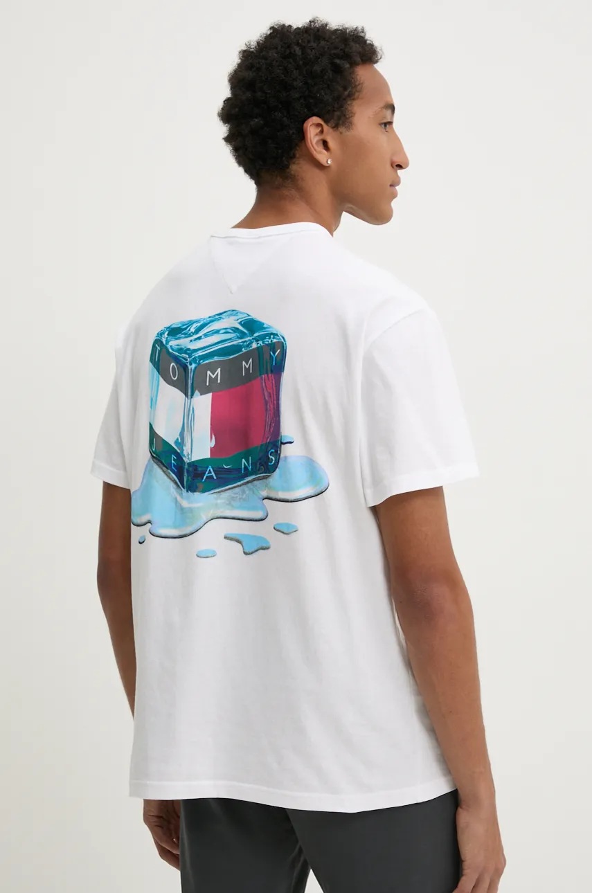 

Памучна тениска Tommy Jeans в бяло с принт DM0DM19686, Бял