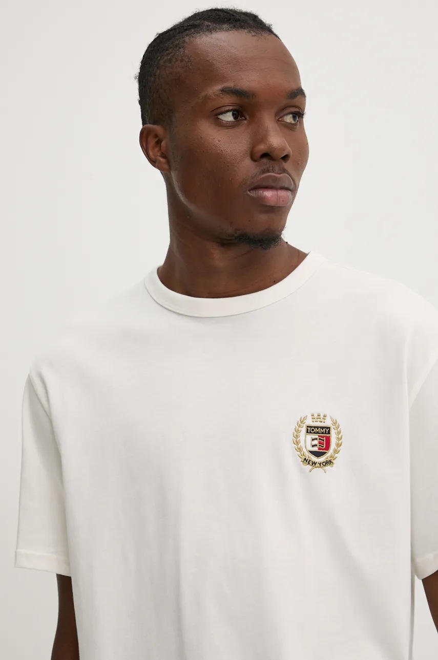 

Памучна тениска Tommy Jeans в бежово с апликация DM0DM19687, Бежов