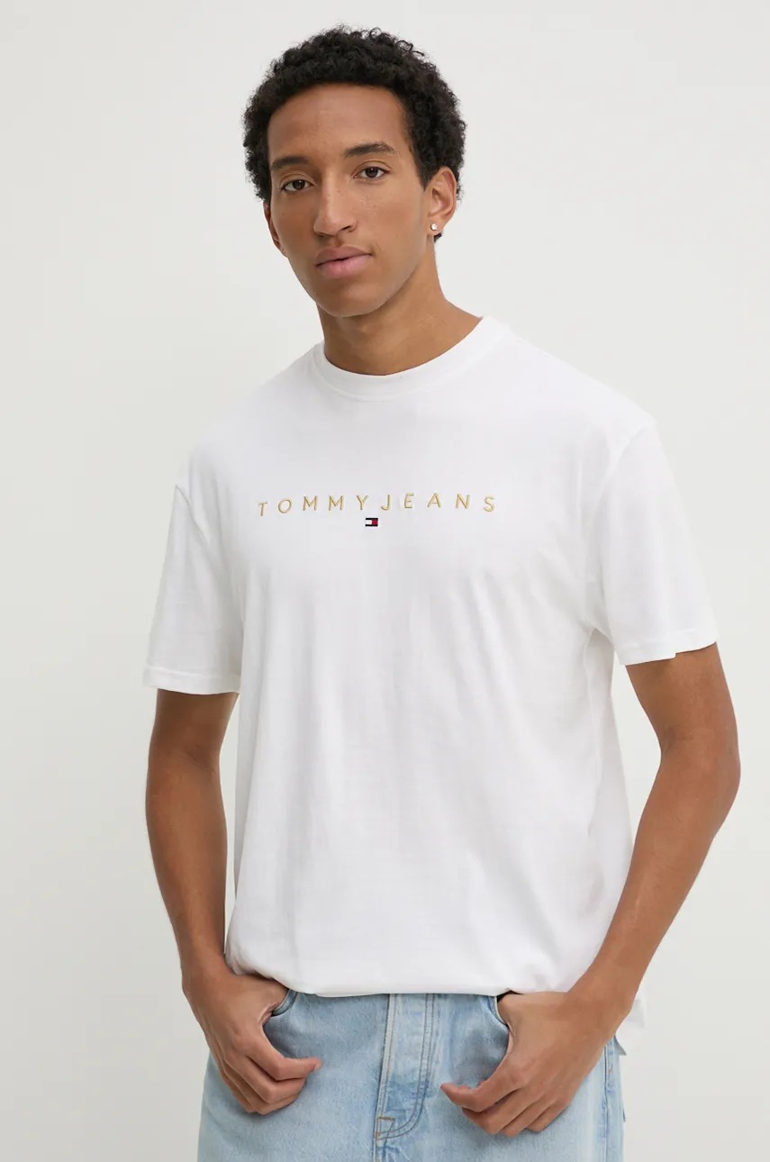 

Памучна тениска Tommy Jeans в бяло с апликация DM0DM19694, Бял