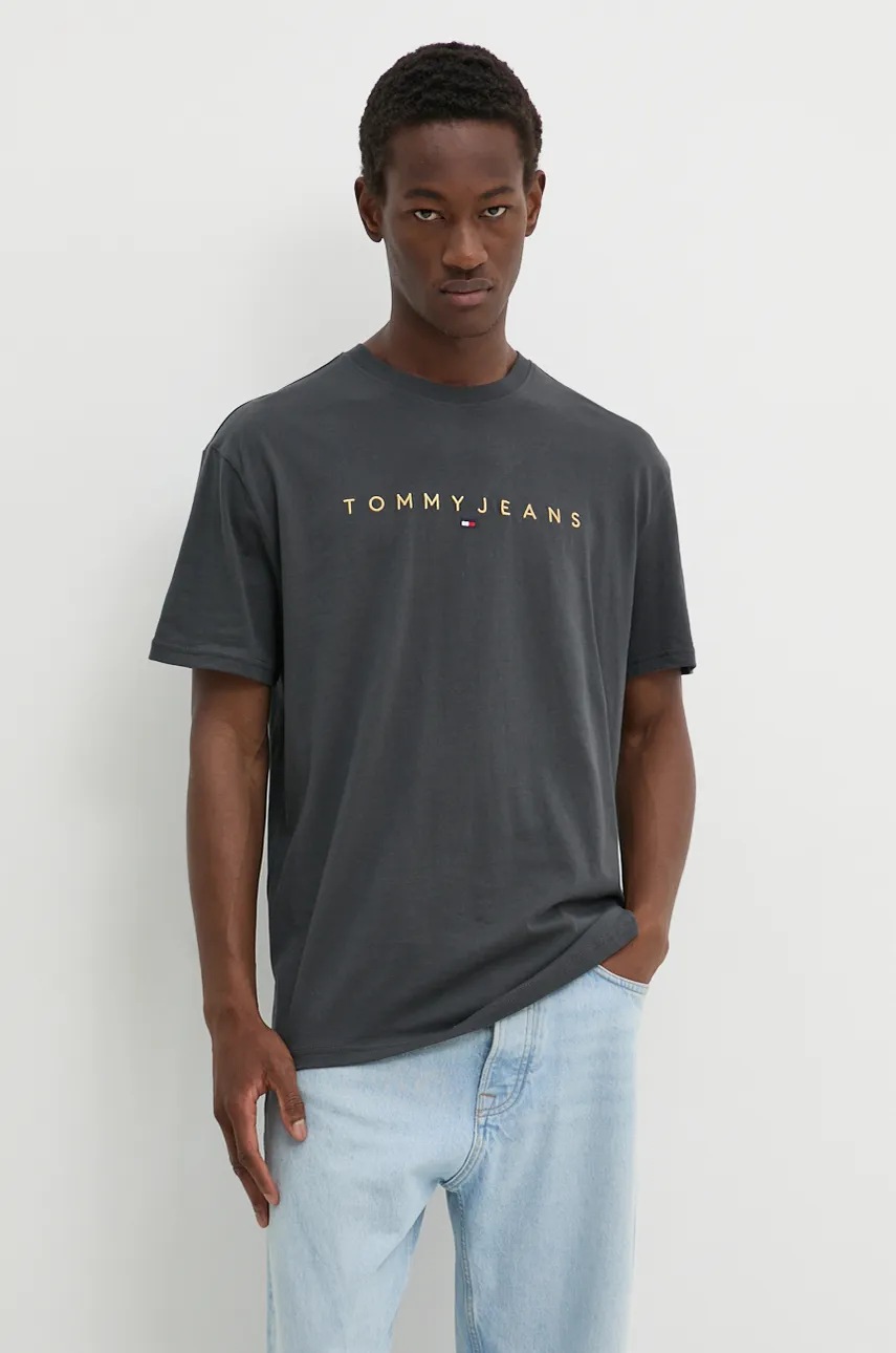 

Памучна тениска Tommy Jeans в сиво с апликация DM0DM19694, Сив
