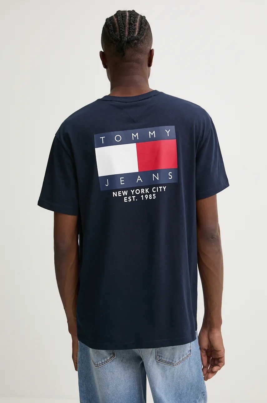 

Памучна тениска Tommy Jeans в тъмносиньо с принт DM0DM19695, Тъмносин
