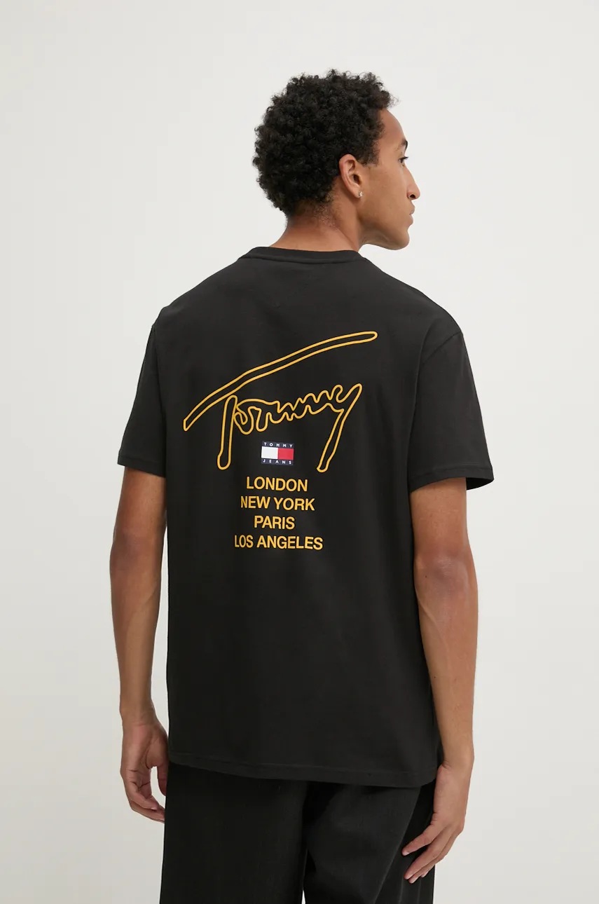 

Памучна тениска Tommy Jeans в черно с апликация DM0DM19698, Черен
