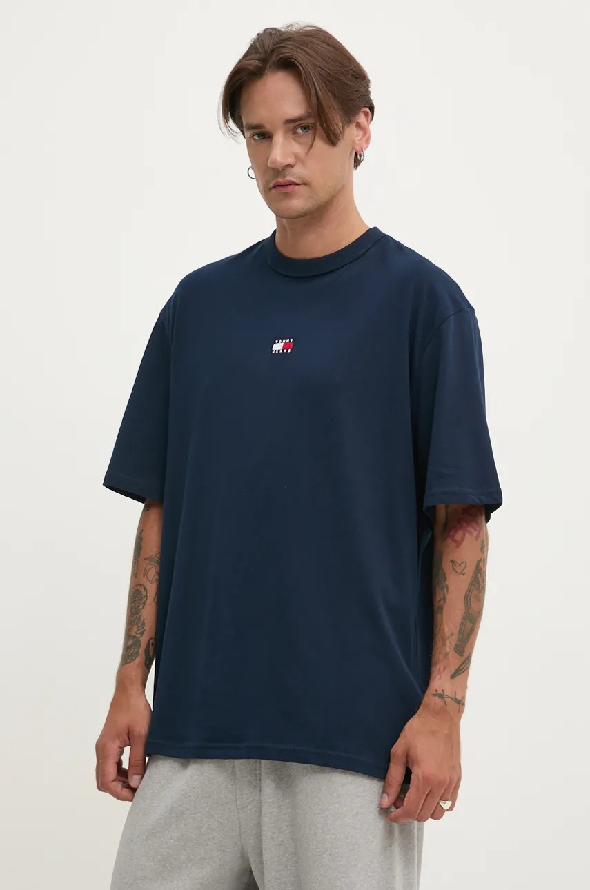 

Памучна тениска Tommy Jeans в тъмносиньо с апликация DM0DM19737, Тъмносин