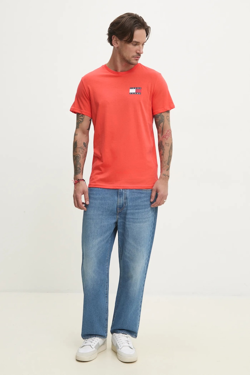 Хлопковая футболка Tommy Jeans мужская цвет оранжевый с принтом DM0DM20740 Хлопковая футболка Tommy Jeans мужская цвет оранжевый с принтом DM0DM20740