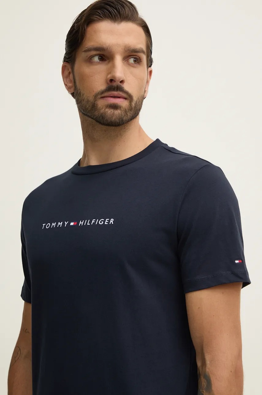 

Памучна тениска Tommy Hilfiger в тъмносиньо с принт UM0UM03344, Тъмносин