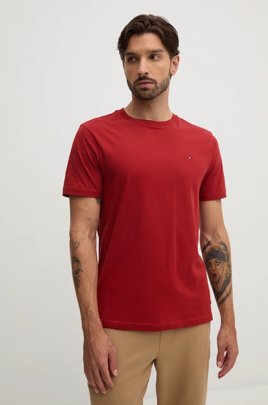 

Памучна тениска Tommy Hilfiger в бордо с изчистен дизайн UM0UM03362