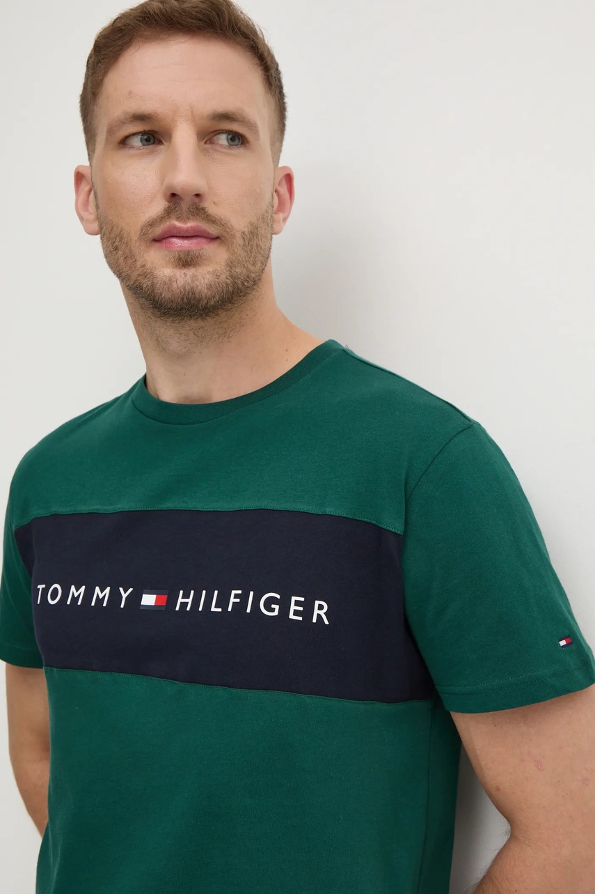 

Памучна тениска Tommy Hilfiger в зелено с десен UM0UM03418, Зелен