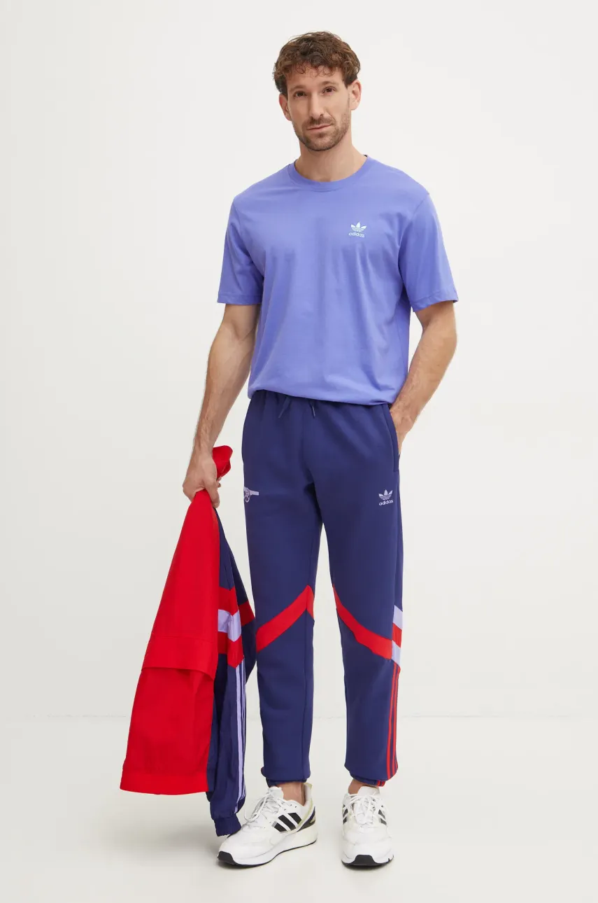 Хлопковая футболка adidas Originals мужская цвет фиолетовый с аппликацией IZ2107 Хлопковая футболка adidas Originals мужская цвет фиолетовый с аппликацией IZ2107