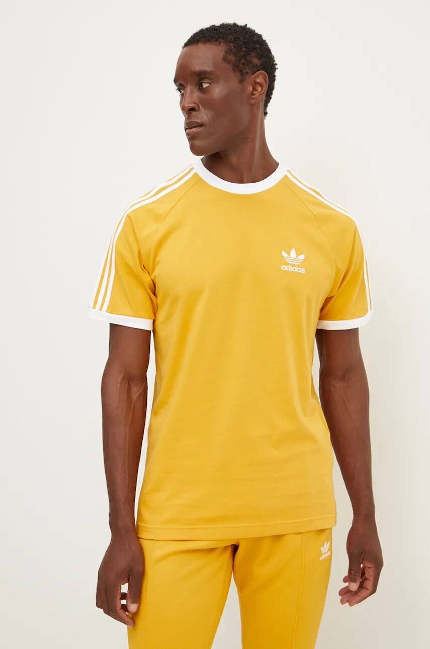adidas Originals tricou din bumbac barbati, culoarea galben, cu imprimeu, IZ2370