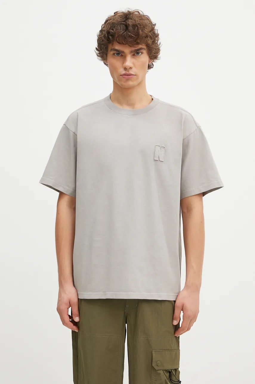 Norse Projects tricou din bumbac Simon Loose Organic Heavy Jersey N Patch barbati, culoarea gri, neted, N01.0667.1071 Norse Projects tricou din bumbac Simon Loose Organic Heavy Jersey N Patch barbati, culoarea gri, neted, N01.0667.1071