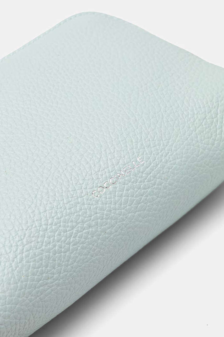 Δερμάτινη τσάντα καλλυντικών Coccinelle φωτογραφία