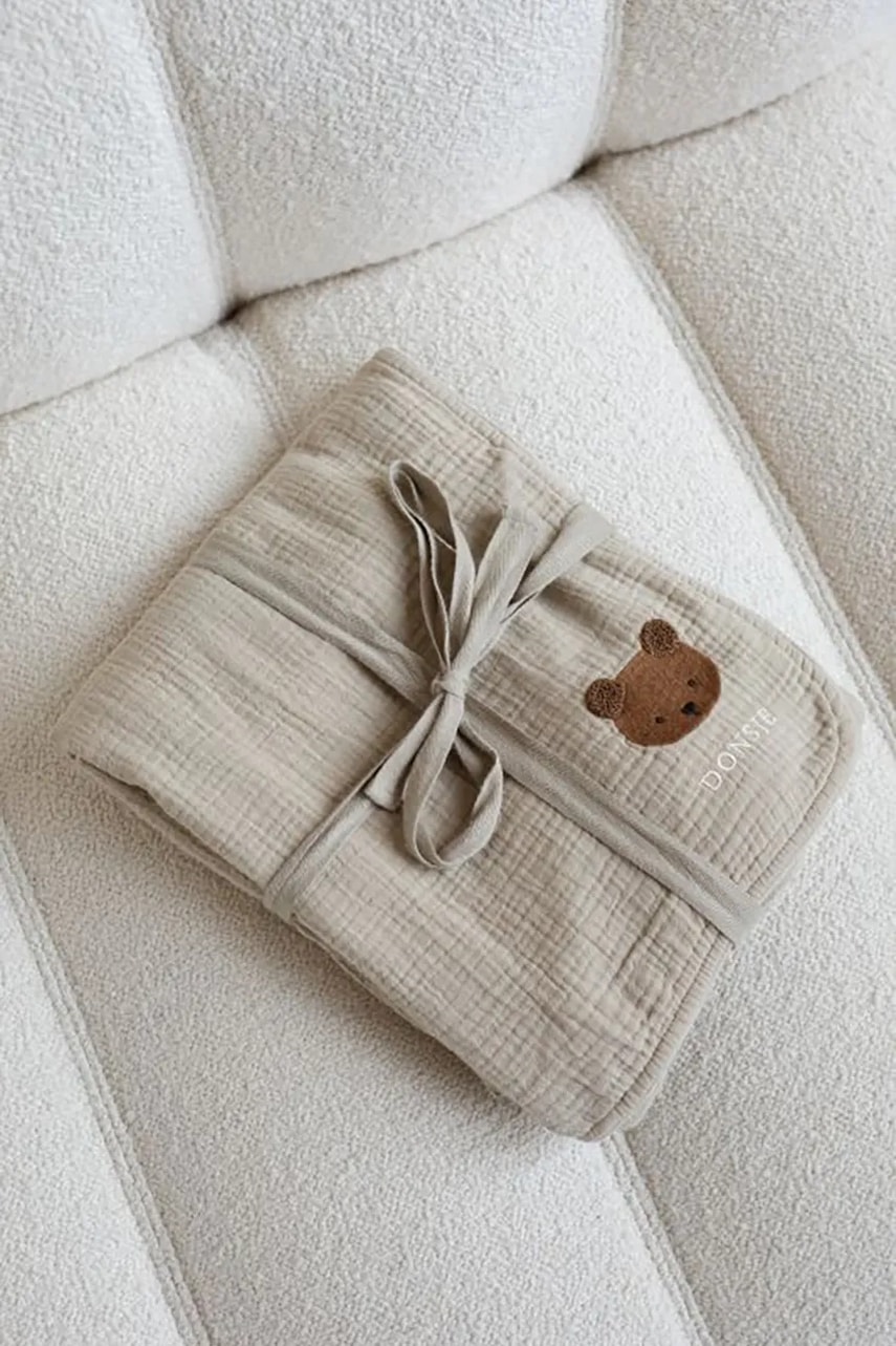 Donsje pătură din bumbac pentru bebeluși Ploekie Muslin Blanket XL Bear 7100101
