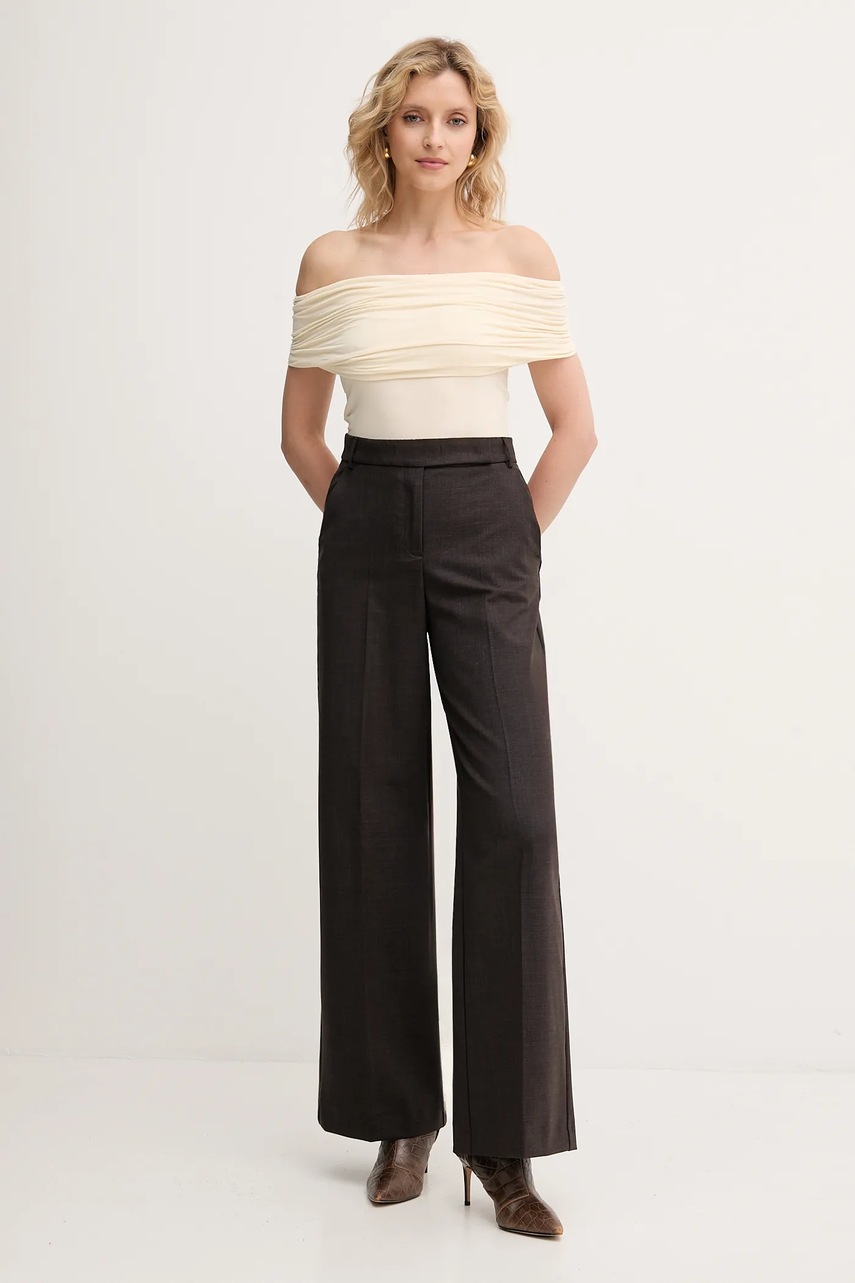 Топ MAX&Co. цвет бежевый испанское декольте 2526946071200