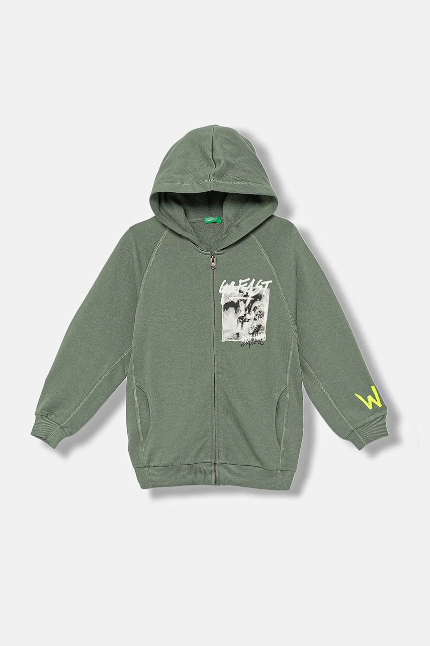 Levně Dětská bavlněná mikina United Colors of Benetton zelená barva, s kapucí, s potiskem, 33NVC505A