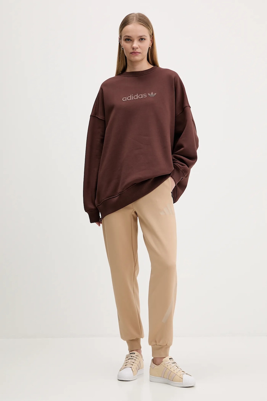 Кофта adidas Originals Essentials цвет коричневый с аппликацией JW1018 Кофта adidas Originals Essentials цвет коричневый с аппликацией JW1018