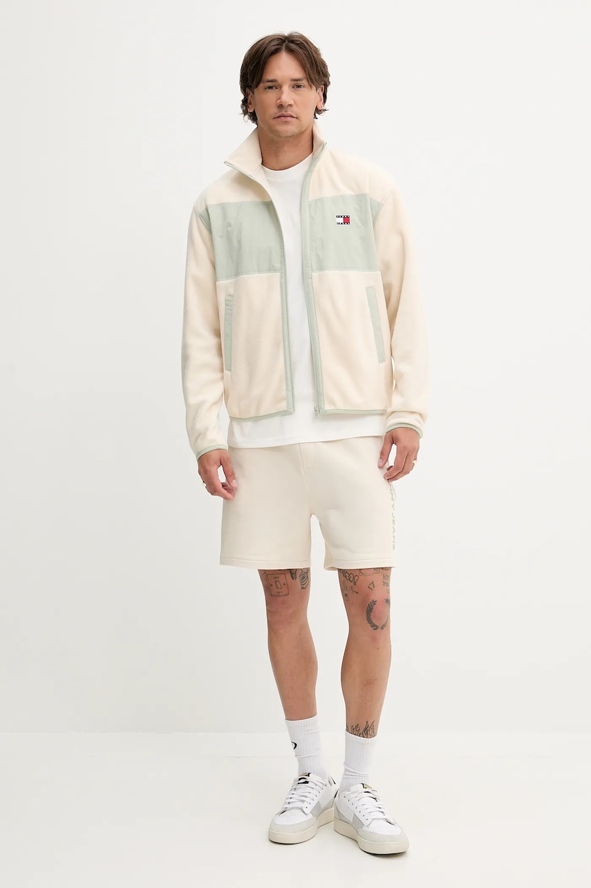 Флисовая кофта Tommy Jeans цвет бежевый с аппликацией DM0DM21906 Флисовая кофта Tommy Jeans цвет бежевый с аппликацией DM0DM21906