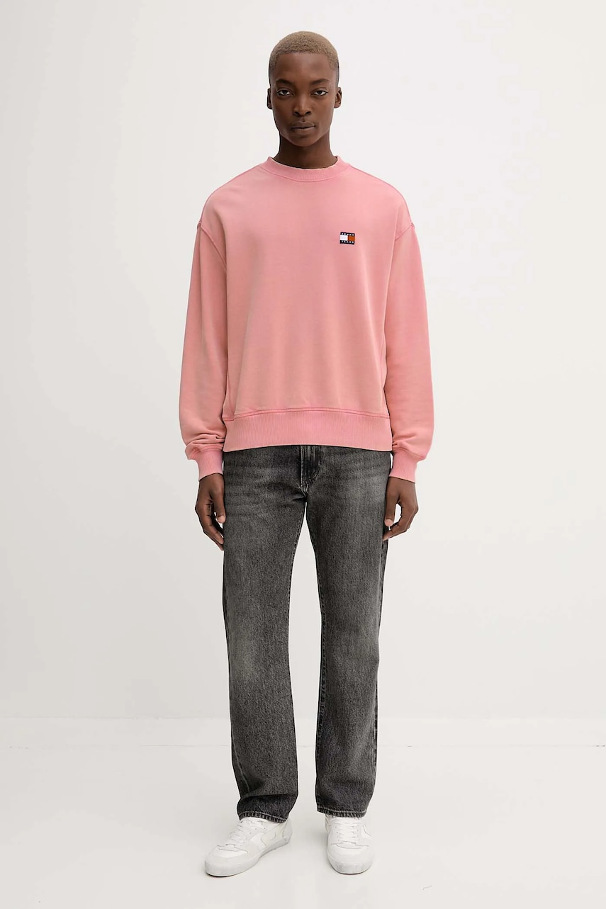 Хлопковая кофта Tommy Jeans цвет розовый с аппликацией DM0DM22079 Хлопковая кофта Tommy Jeans цвет розовый с аппликацией DM0DM22079