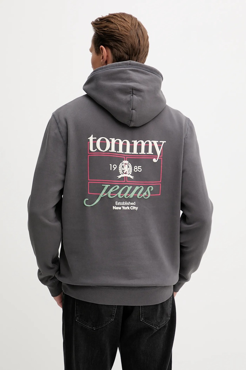 Tommy Jeans bluză culoarea gri, cu glugă, cu imprimeu, DM0DM22085