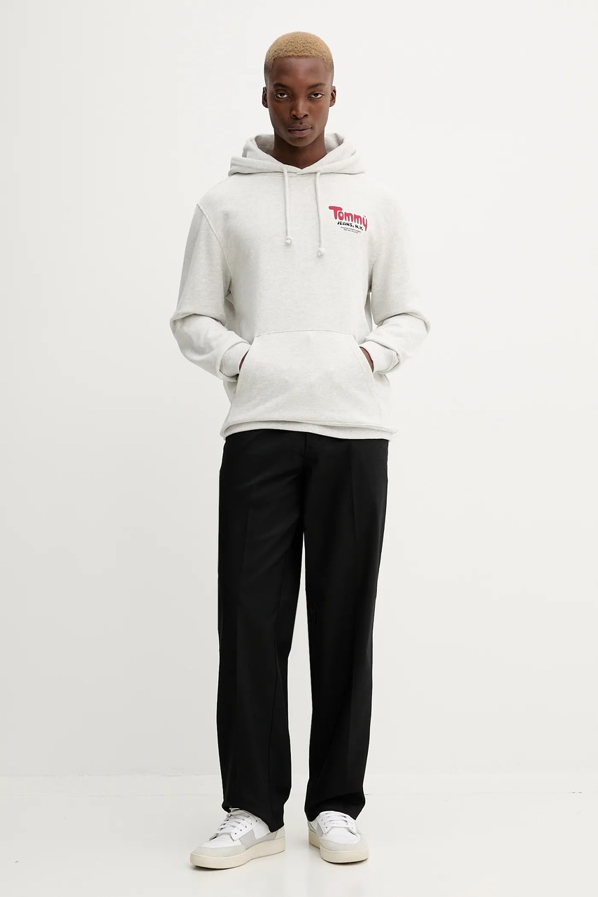 Хлопковая кофта Tommy Jeans цвет серый с капюшоном с принтом DM0DM22086