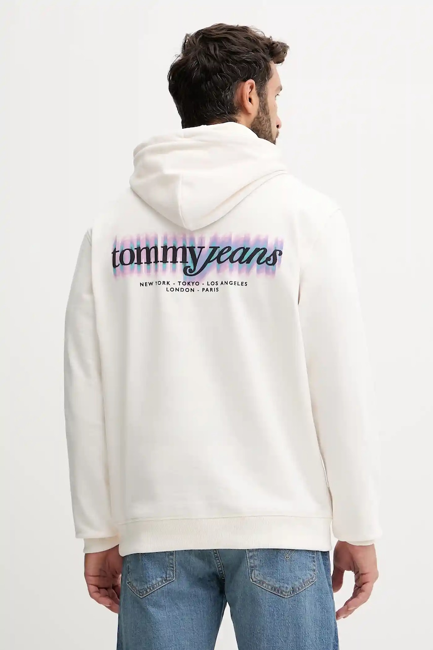Levně Bavlněná mikina Tommy Jeans pánská, béžová barva, s kapucí, s potiskem, DM0DM22112