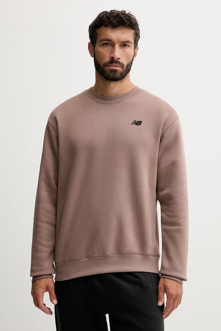 Levně Mikina New Balance pánská, hnědá barva, s potiskem, MT53529EAS