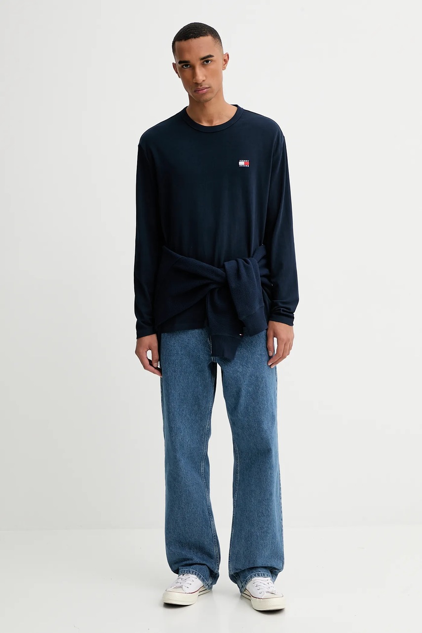 Хлопковый лонгслив Tommy Jeans цвет синий однотонный DM0DM21974