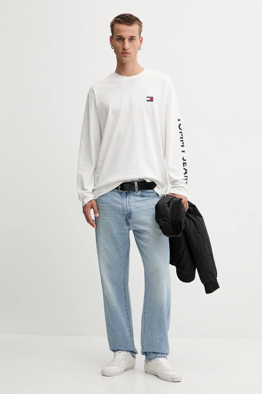 Хлопковый лонгслив Tommy Jeans цвет бежевый узор DM0DM21976