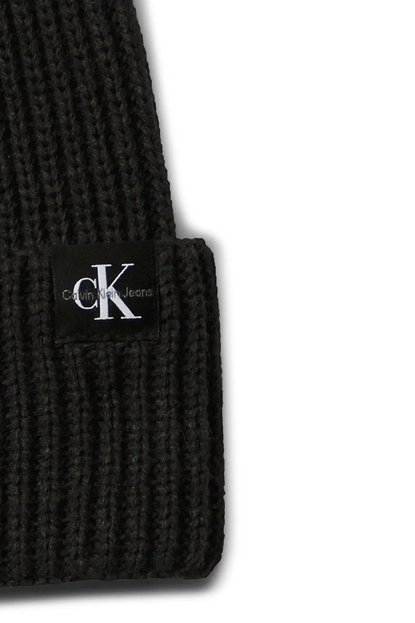 Детская шапка и шарф Calvin Klein Jeans цвет чёрный IU0IU00638 Детская шапка и шарф Calvin Klein Jeans цвет чёрный IU0IU00638