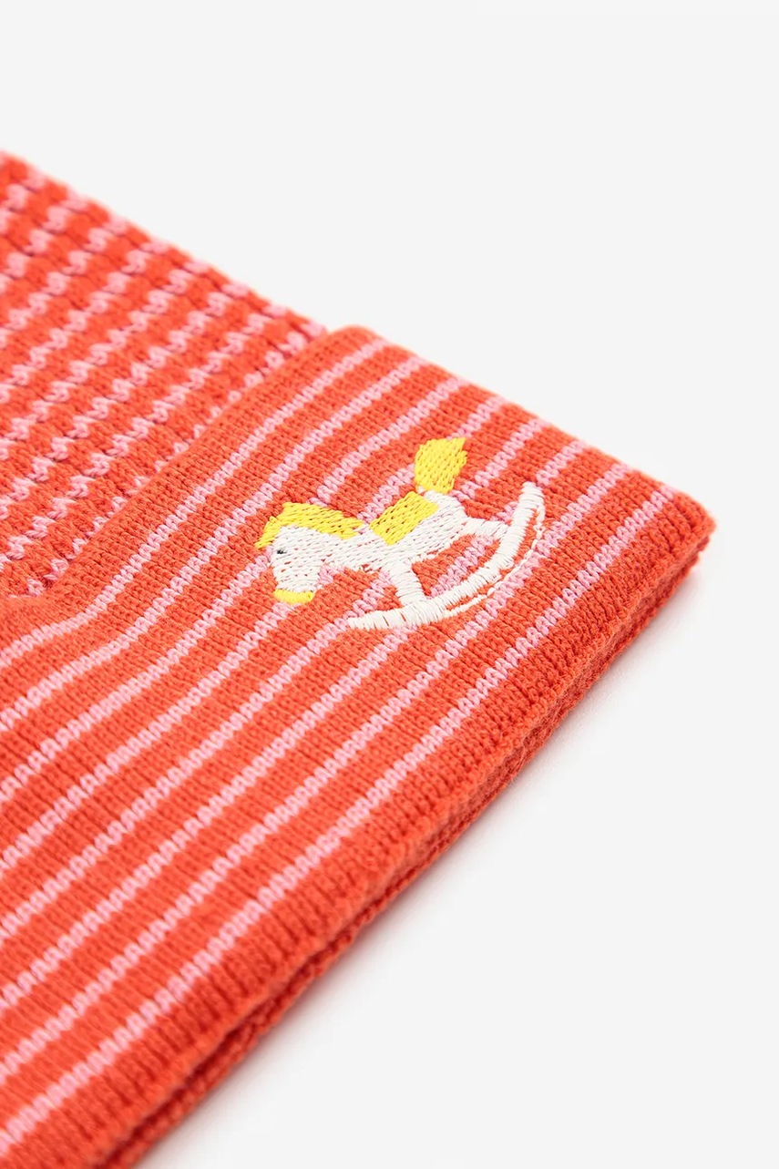 Хлопковая шапочка для младенцев Bobo Choses Rocking Horse цвет красный 225AH049 Хлопковая шапочка для младенцев Bobo Choses Rocking Horse цвет красный 225AH049