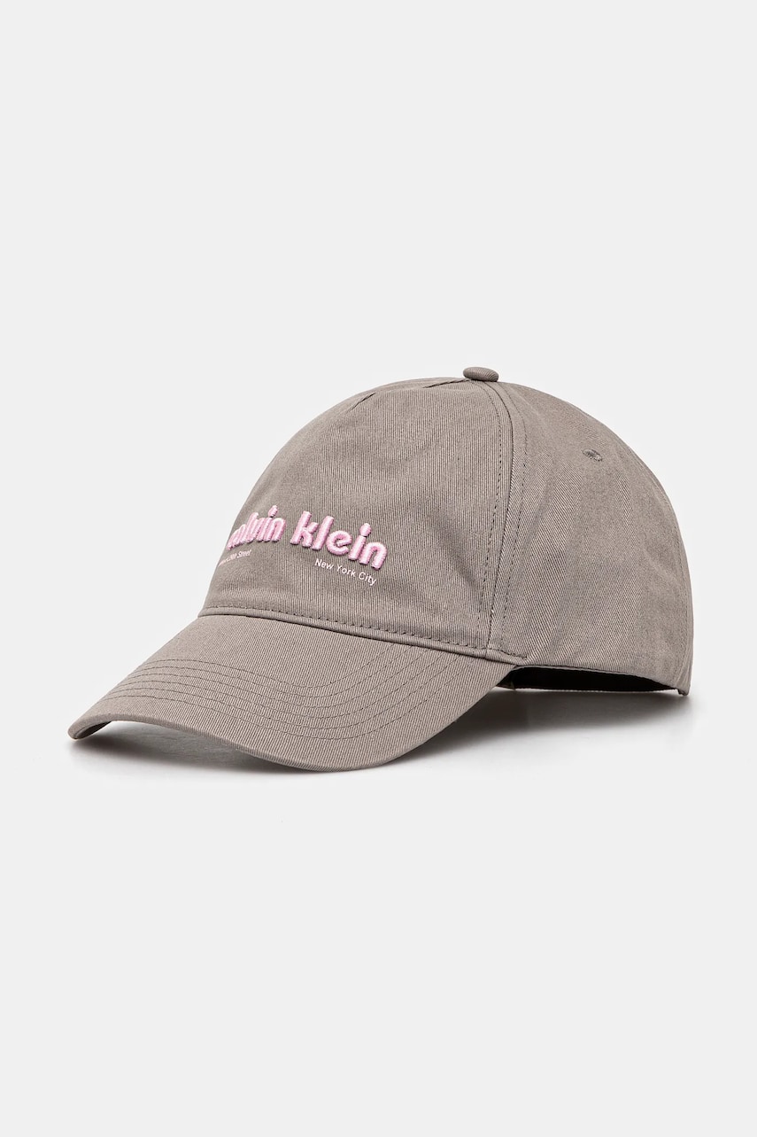 Levně Bavlněná baseballová čepice Calvin Klein šedá barva, s aplikací, LV04G5061G