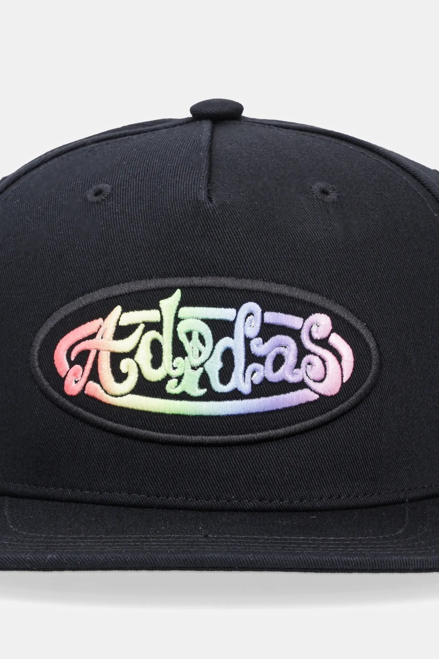 Кепка adidas Originals Pride x Jeremy Scott цвет чёрный с аппликацией JW8026