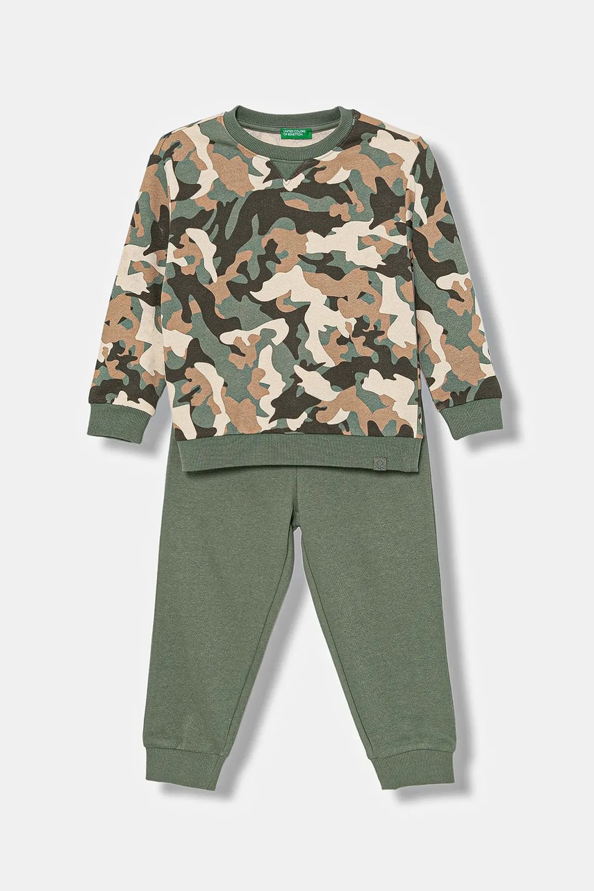 Levně Dětská bavlněná tepláková souprava United Colors of Benetton 2-pack zelená barva, 3YWXGK00R