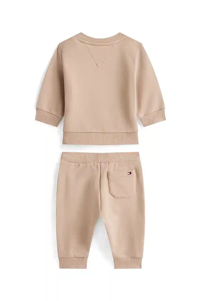 Спортивный костюм для младенцев Tommy Hilfiger цвет коричневый KN0KN02109 Спортивный костюм для младенцев Tommy Hilfiger цвет коричневый KN0KN02109