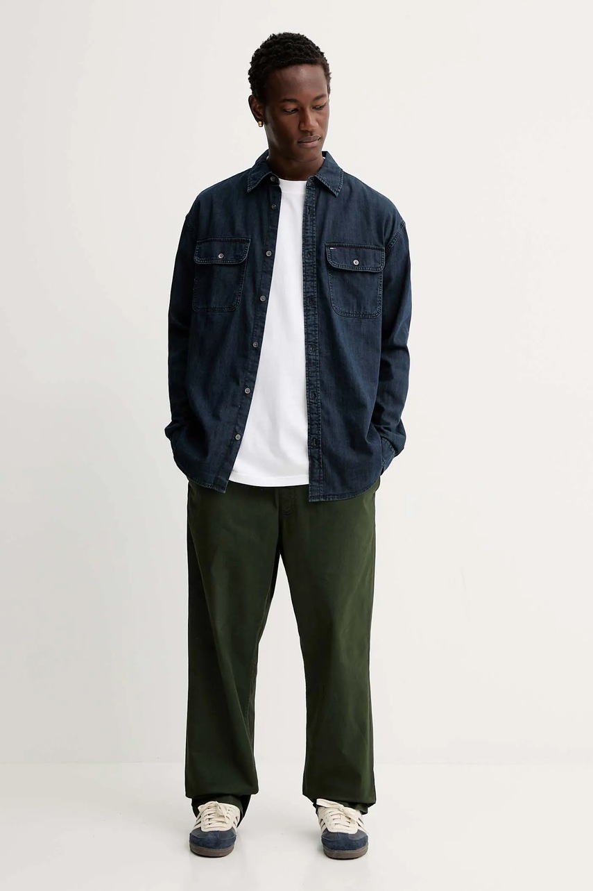Джинсовая рубашка Tommy Jeans цвет синий relaxed классический воротник DM0DM22122