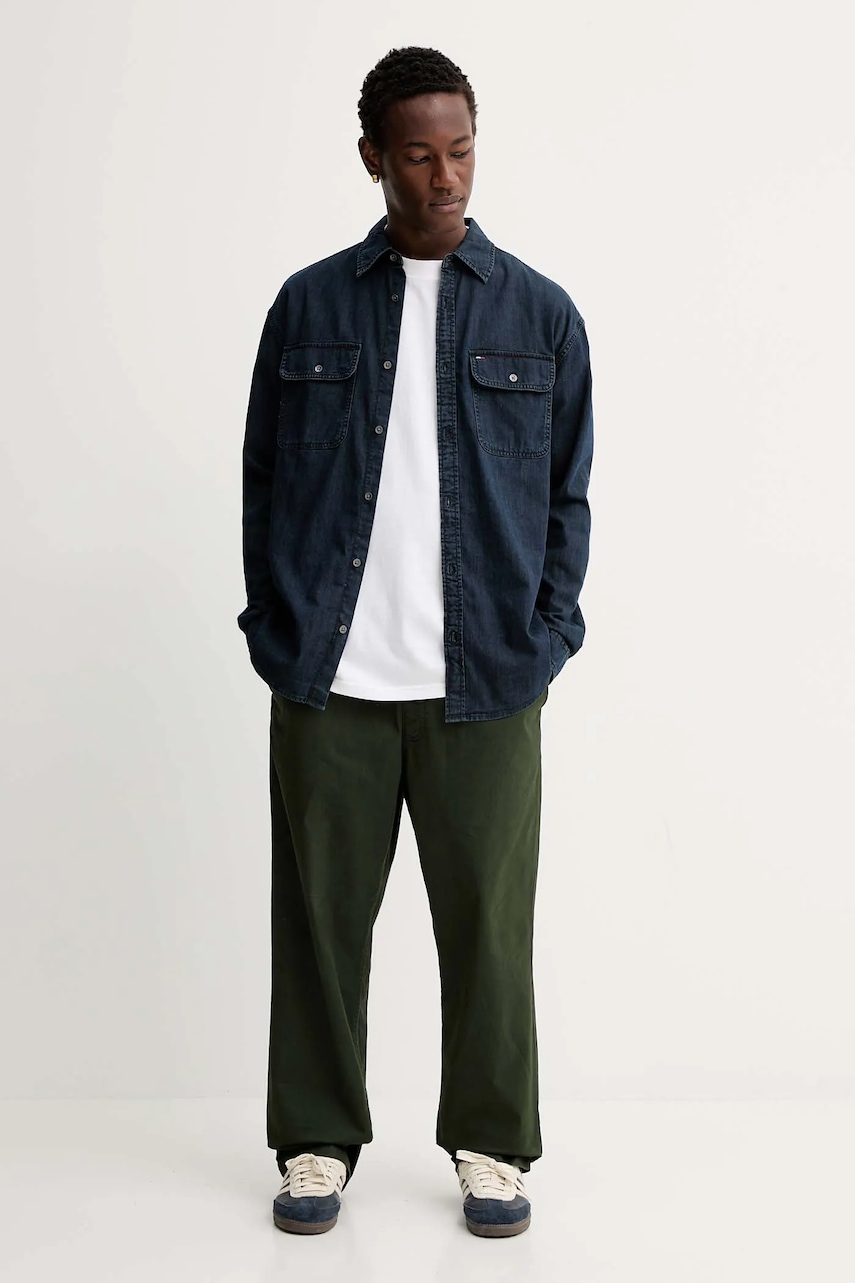 Джинсовая рубашка Tommy Jeans цвет синий relaxed классический воротник DM0DM22122 Джинсовая рубашка Tommy Jeans цвет синий relaxed классический воротник DM0DM22122