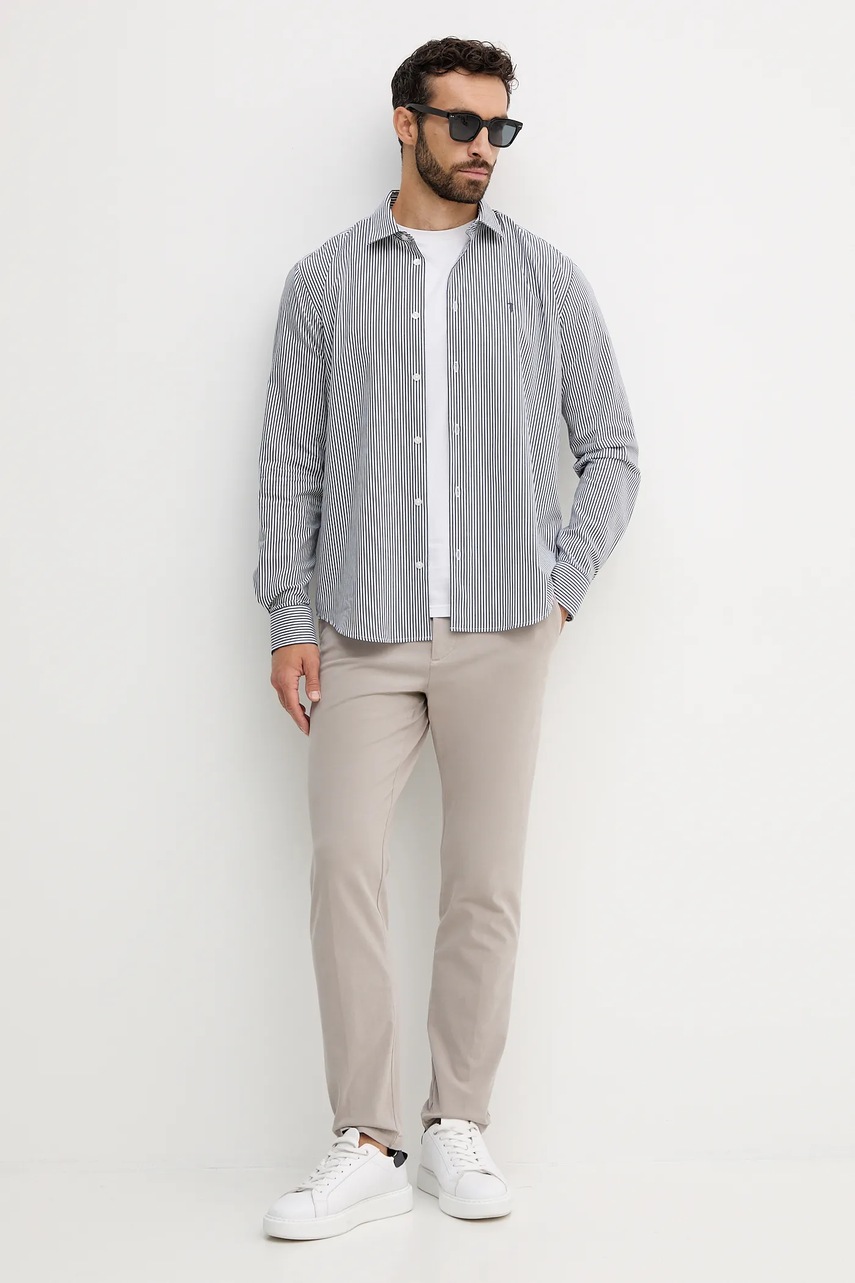 Хлопковая рубашка Trussardi цвет синий relaxed классический воротник 5007N000009N