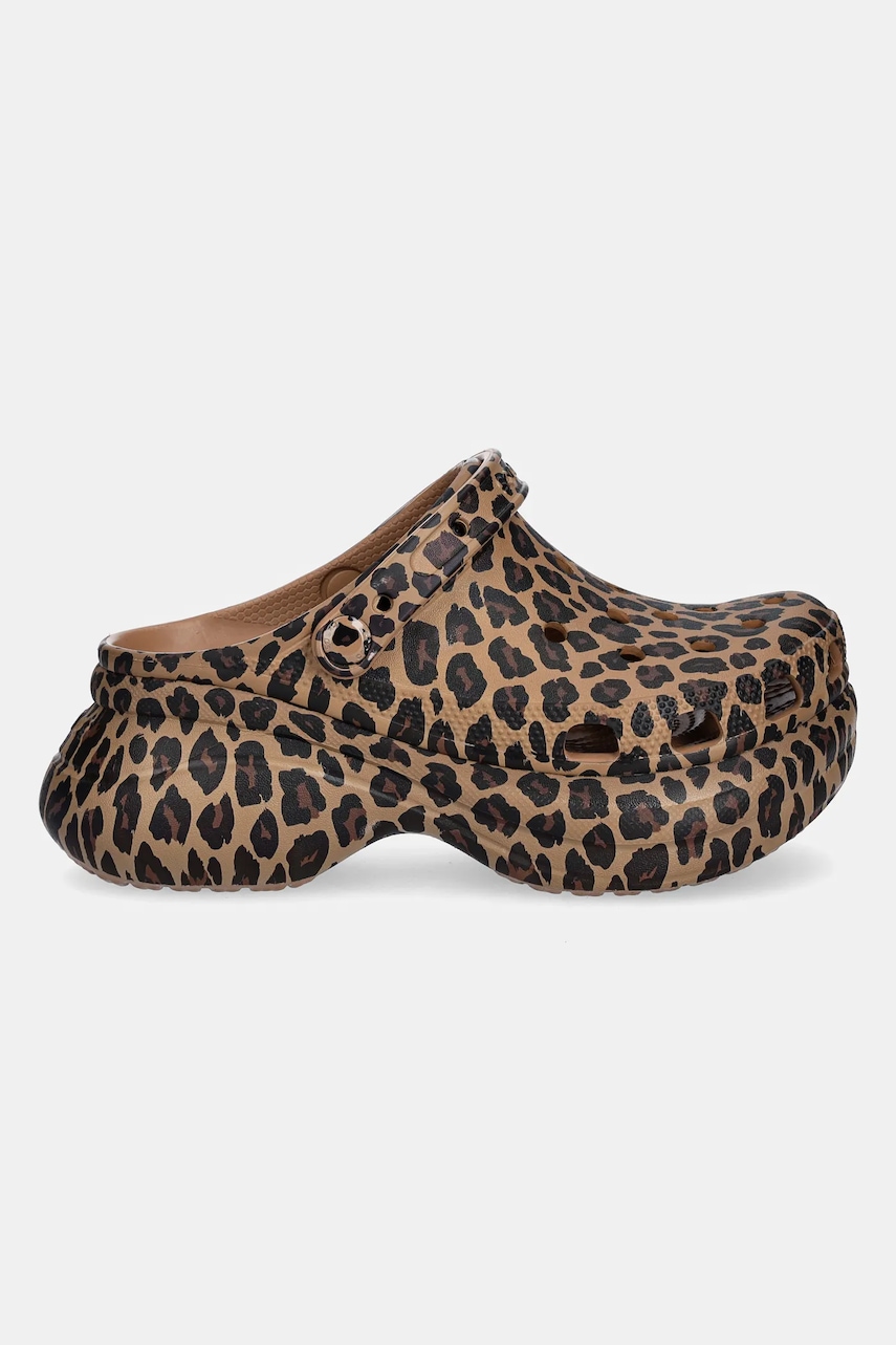 Шлепанцы Crocs Bae Animal Clog цвет коричневый на платформе 211624 Шлепанцы Crocs Bae Animal Clog цвет коричневый на платформе 211624