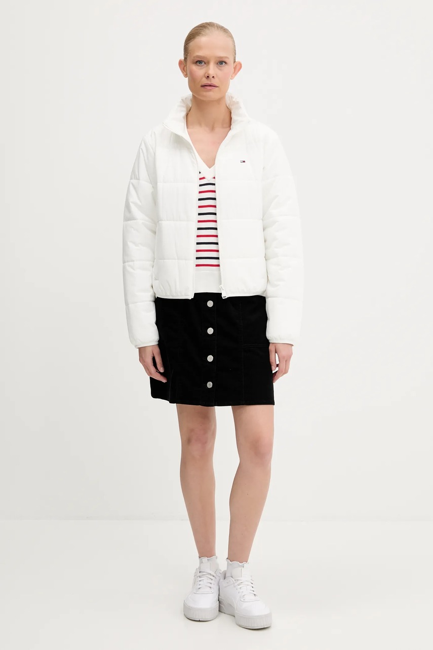 Куртка Tommy Jeans цвет белый зимняя DW0DW20958 Куртка Tommy Jeans цвет белый зимняя DW0DW20958
